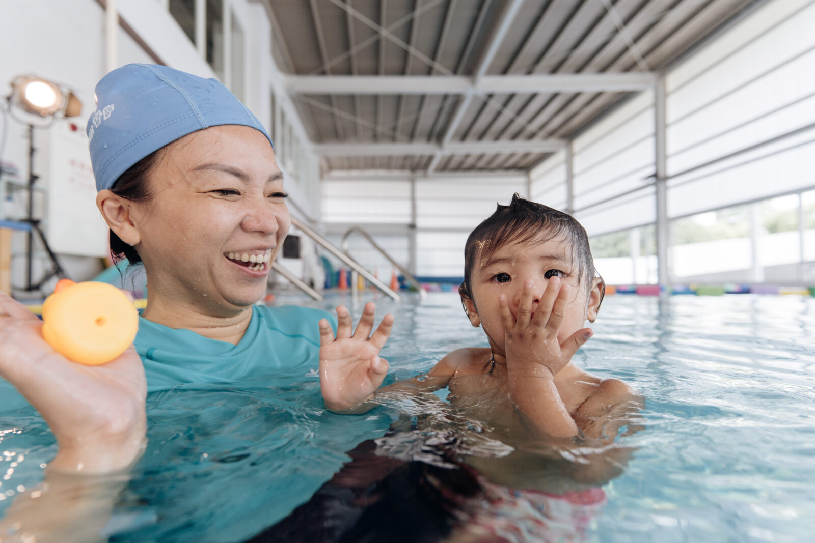 玩動靜_親子游泳