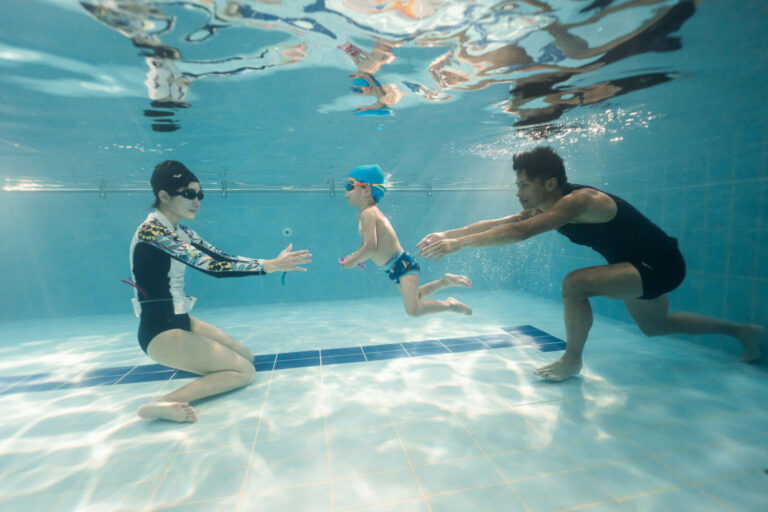 玩動靜_親子游泳