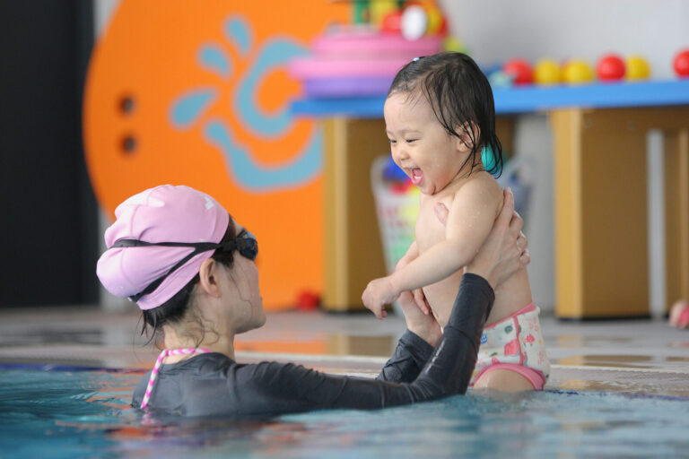 玩動靜_親子游泳