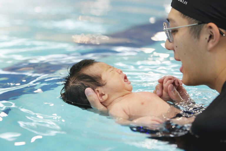 玩動靜_親子游泳