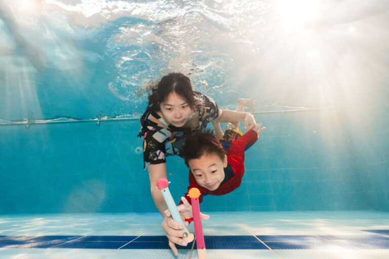 玩動靜_親子游泳
