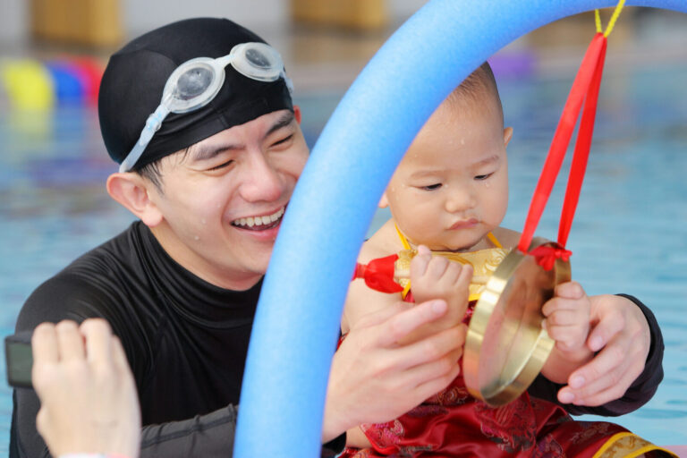 玩動靜_親子游泳_寶寶抓周