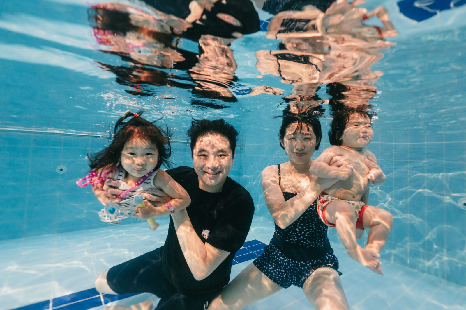 玩動靜_親子游泳