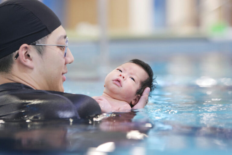 玩動靜_親子游泳