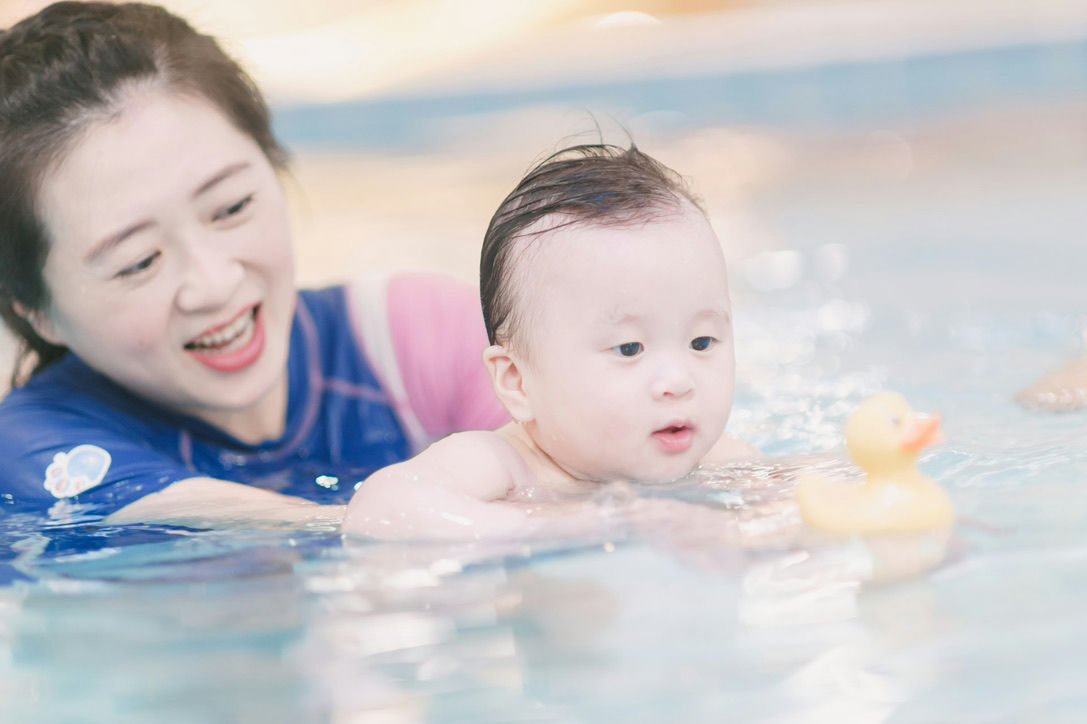 玩動靜_親子游泳