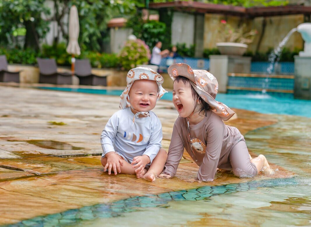 玩動靜_豬豬隊友_親子游泳