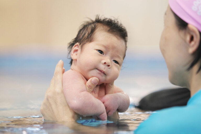 玩動靜_親子游泳