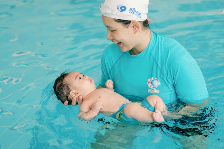 玩動靜_親子游泳